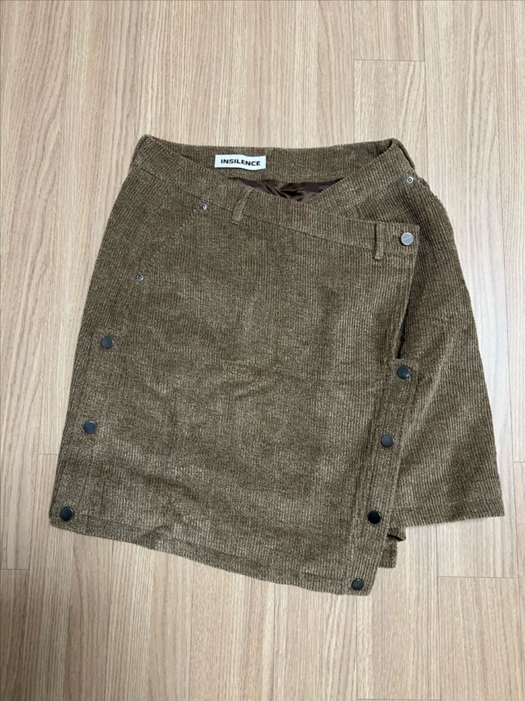 인사일런스 코로듀이 언밸런스 스커트 팝니다 s--2