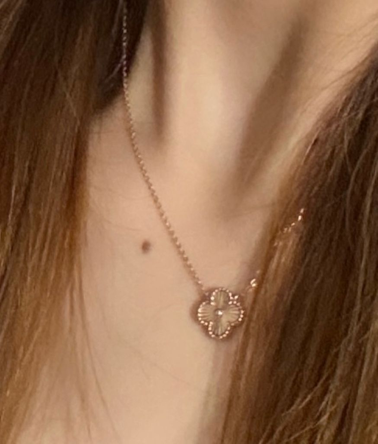 14k 로즈골드 기요세 클로버 컷팅 반클 목걸이 이미지