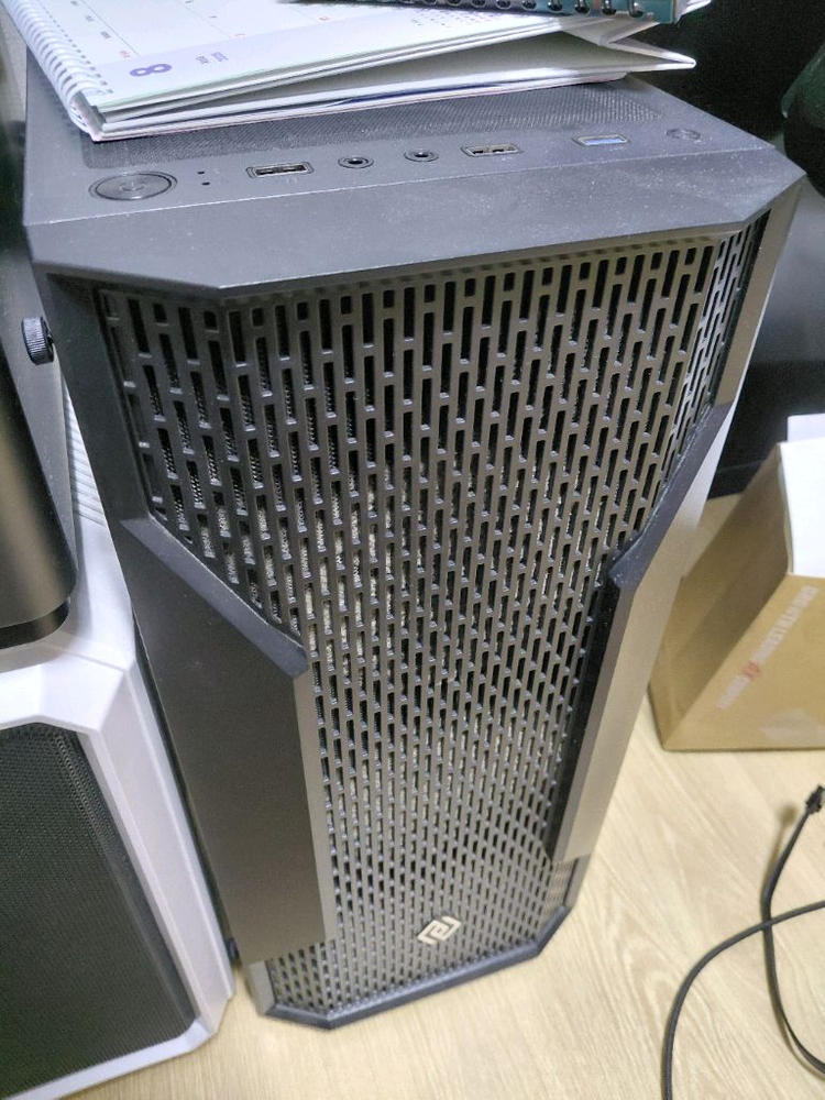 속도 빠른 게이밍 사무용 컴퓨터--0