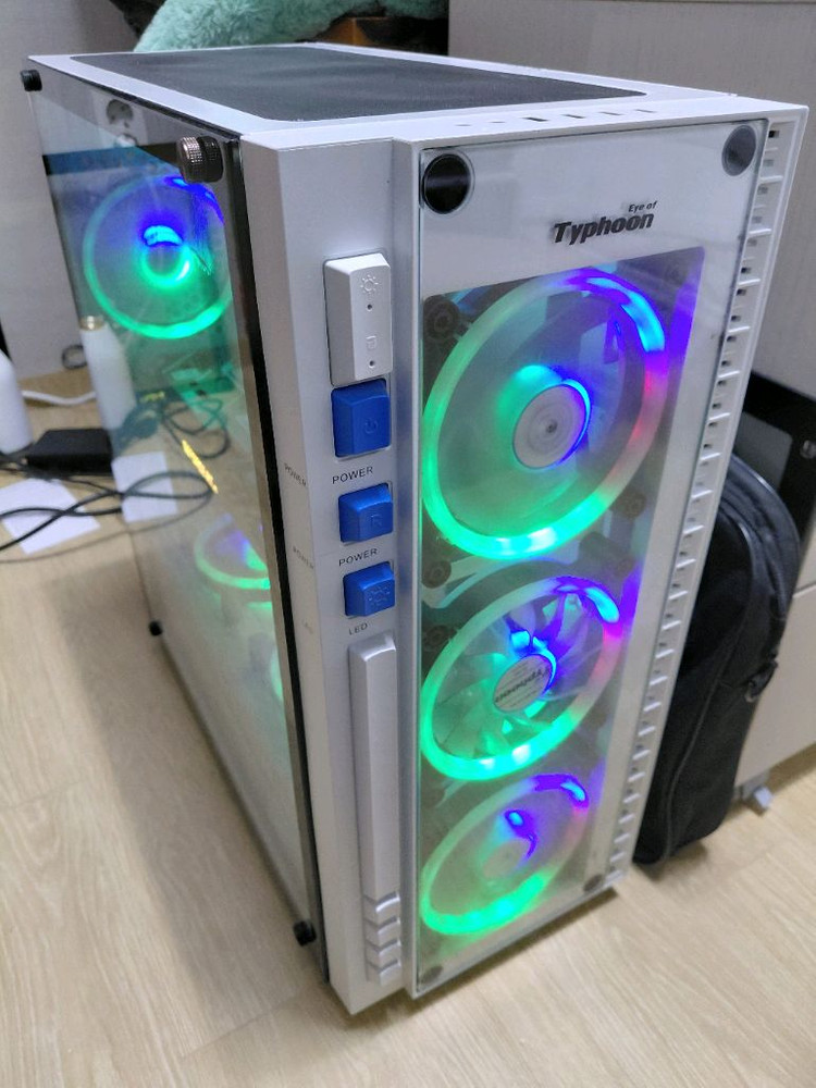 화이트 RTX3060ti 게이밍 컴퓨터--1