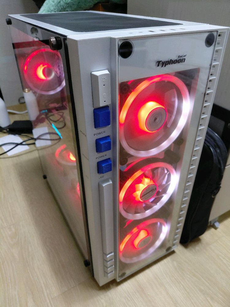 화이트 RTX3060ti 게이밍 컴퓨터--3