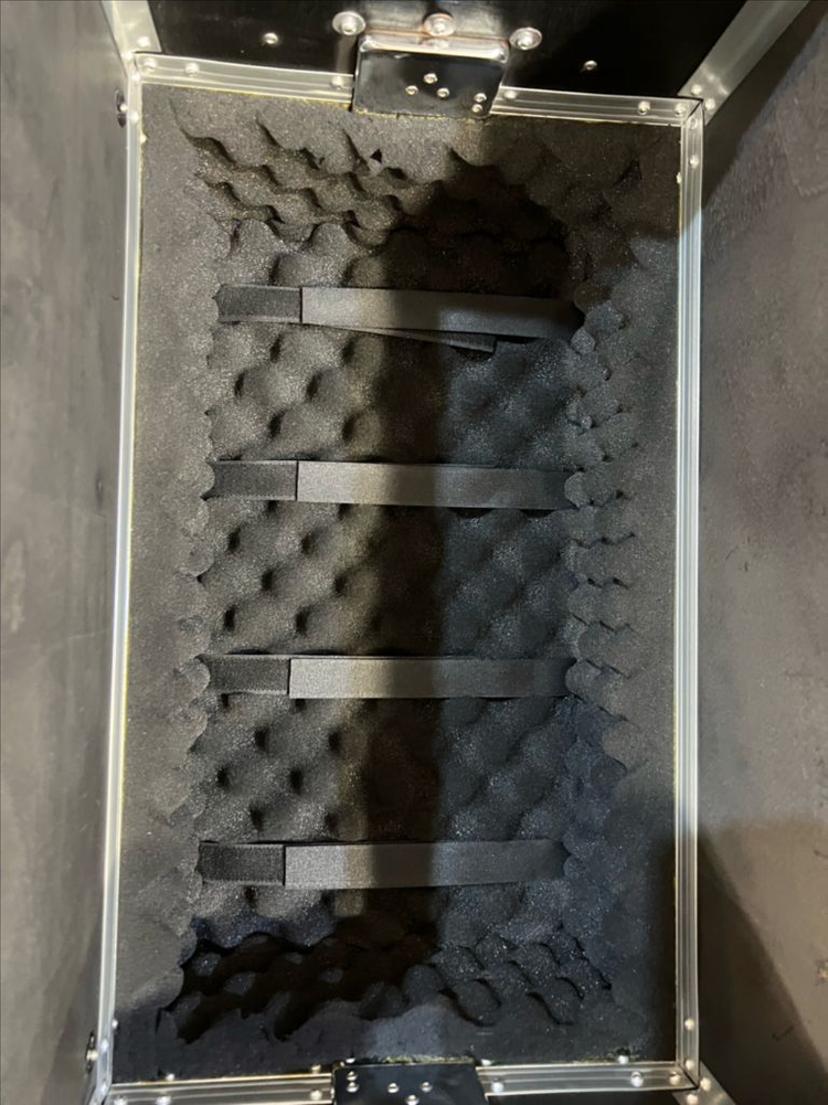 블랙 알루미늄 장비 케이스입니다--1