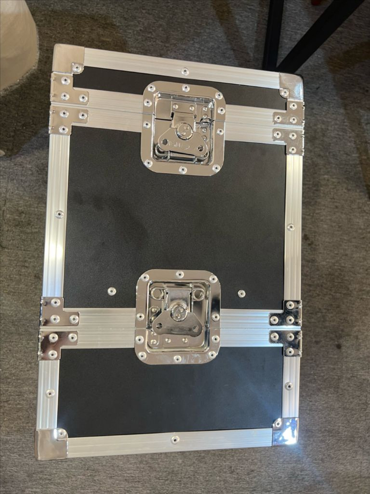 블랙 알루미늄 장비 케이스입니다--5