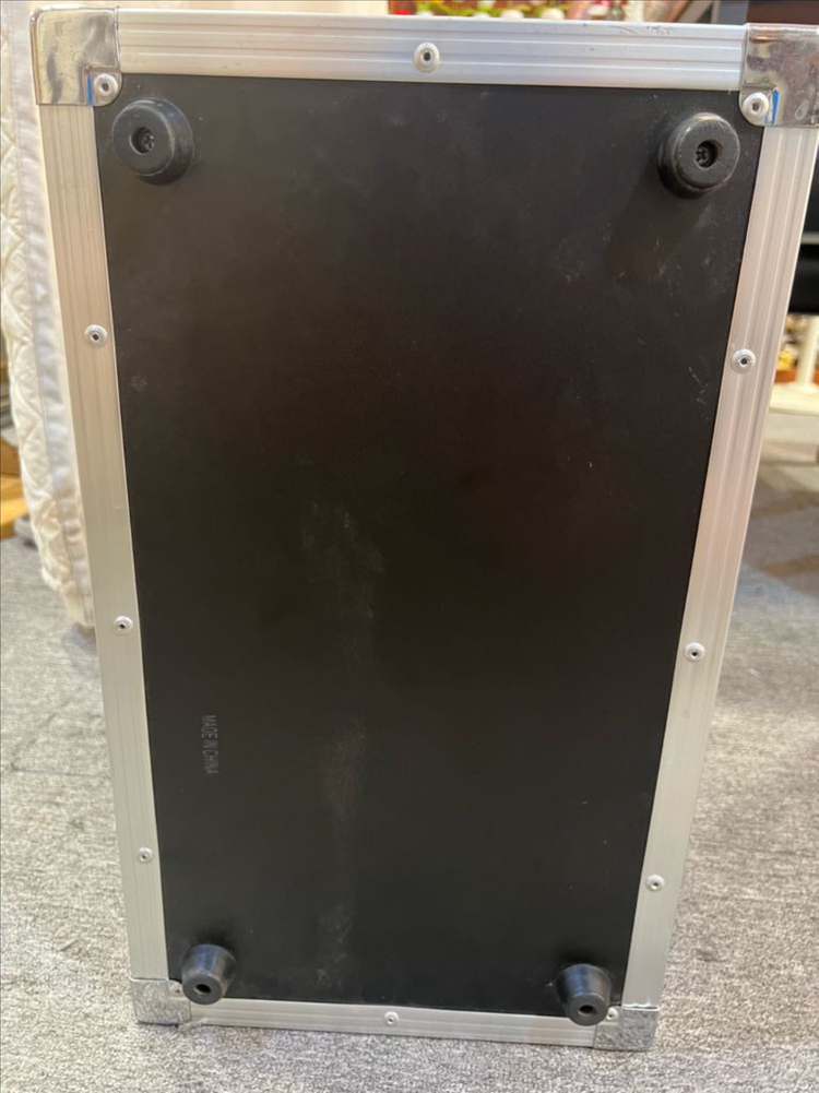 블랙 알루미늄 장비 케이스입니다--7