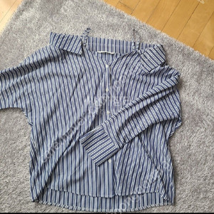 커먼유니크 오프숄더 셔츠/ 스프라이프 오프숄더 셔츠 (FREE) 정가 31,000원====>7,900원 이미지