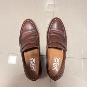 페라가모 남성 로퍼 9사이즈