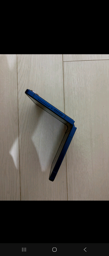 갤럭시 Z플립7 256GB 신품급--5