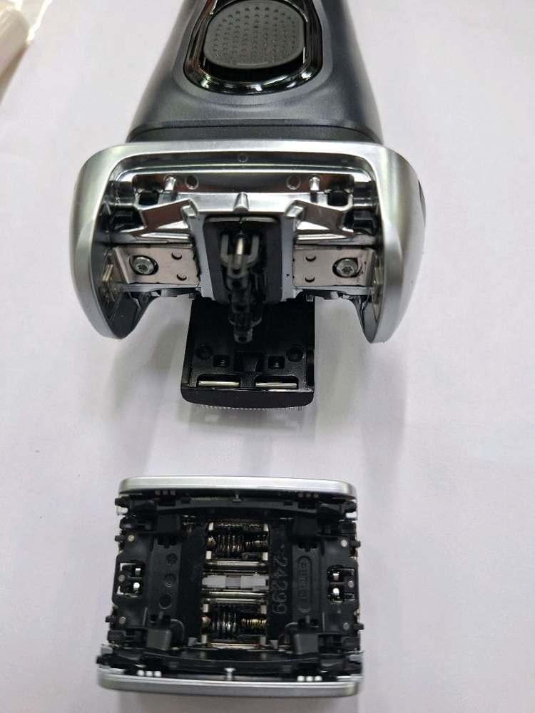 브라운 시리즈8 전기면도기--1