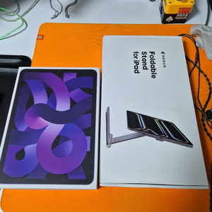 아이패드 에어5 M1 + 무선 거치대 팝니다.