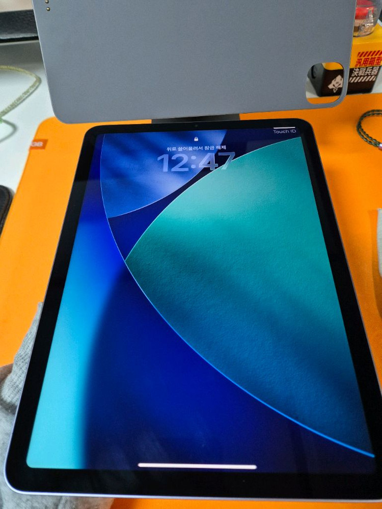 아이패드 에어5 M1 + 무선 거치대 팝니다.--1