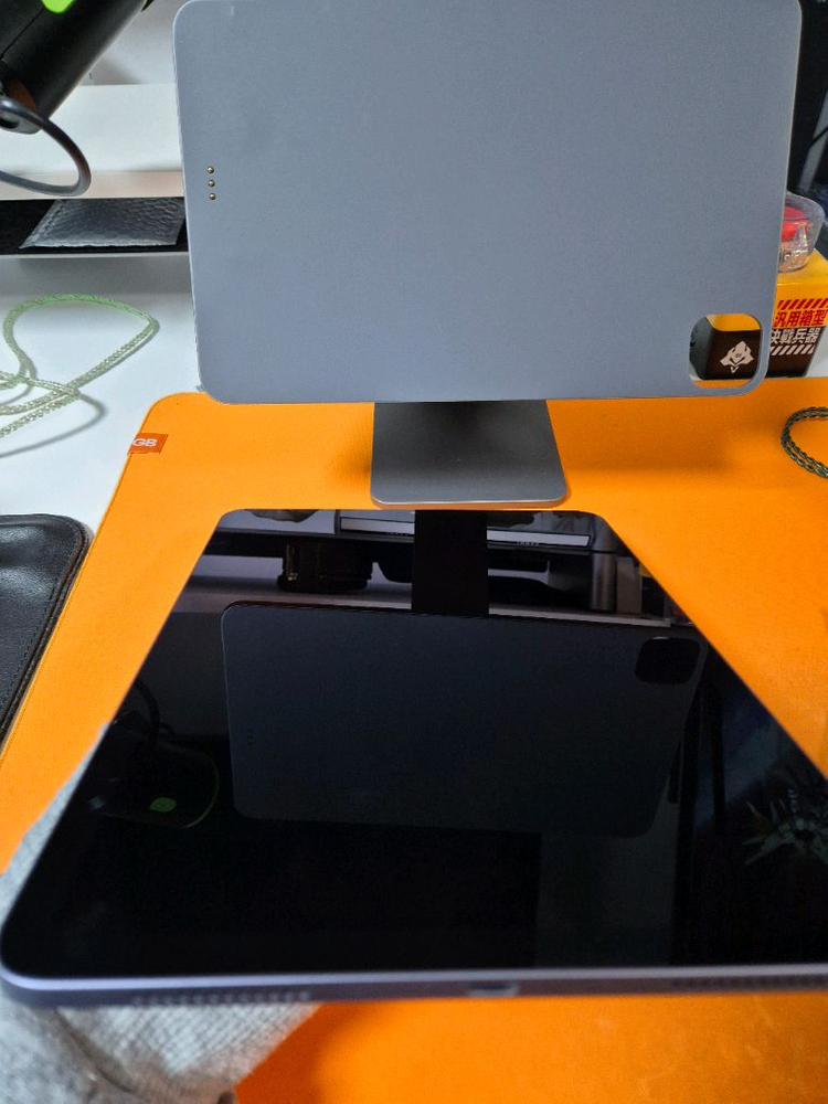 아이패드 에어5 M1 + 무선 거치대 팝니다.--2