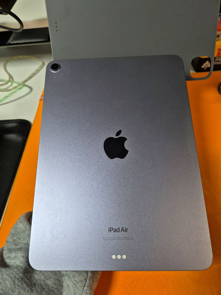 아이패드 에어5 M1 + 무선 거치대 팝니다.--3