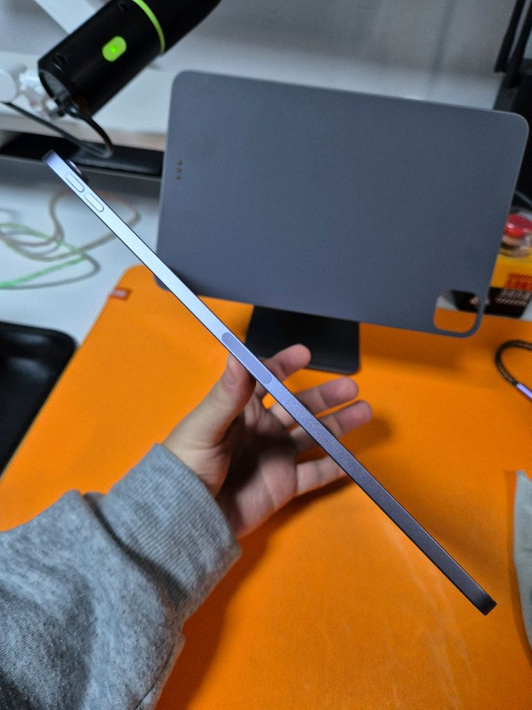 아이패드 에어5 M1 + 무선 거치대 팝니다.--4