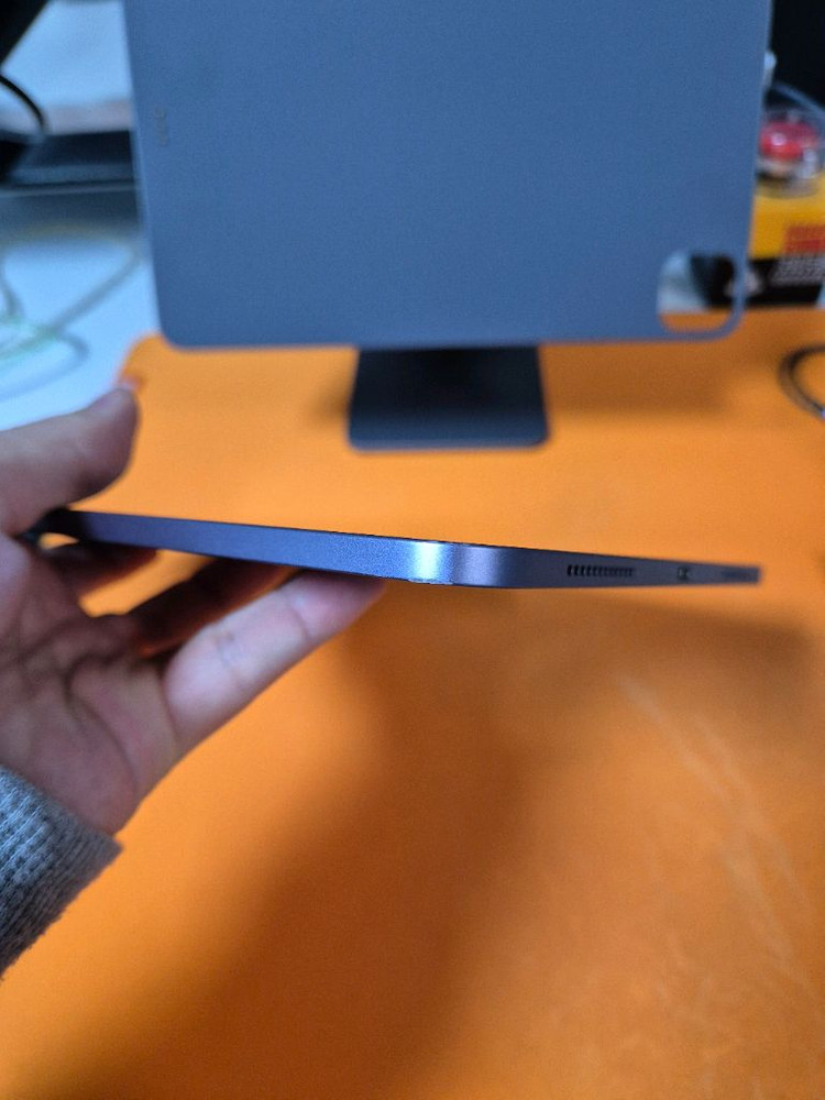 아이패드 에어5 M1 + 무선 거치대 팝니다.--8