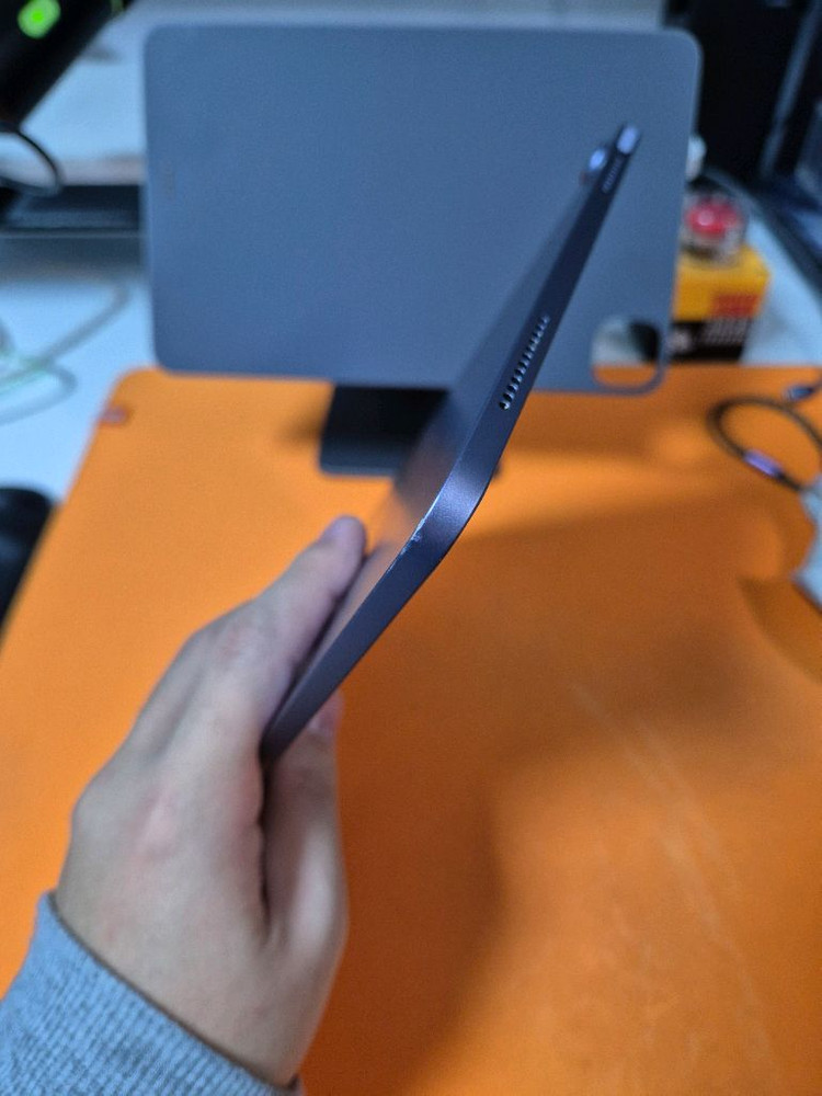 아이패드 에어5 M1 + 무선 거치대 팝니다.--9