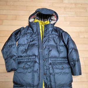 버버리 칠드런 이중 다운 패딩 12Y (152cm) 사이즈입니다