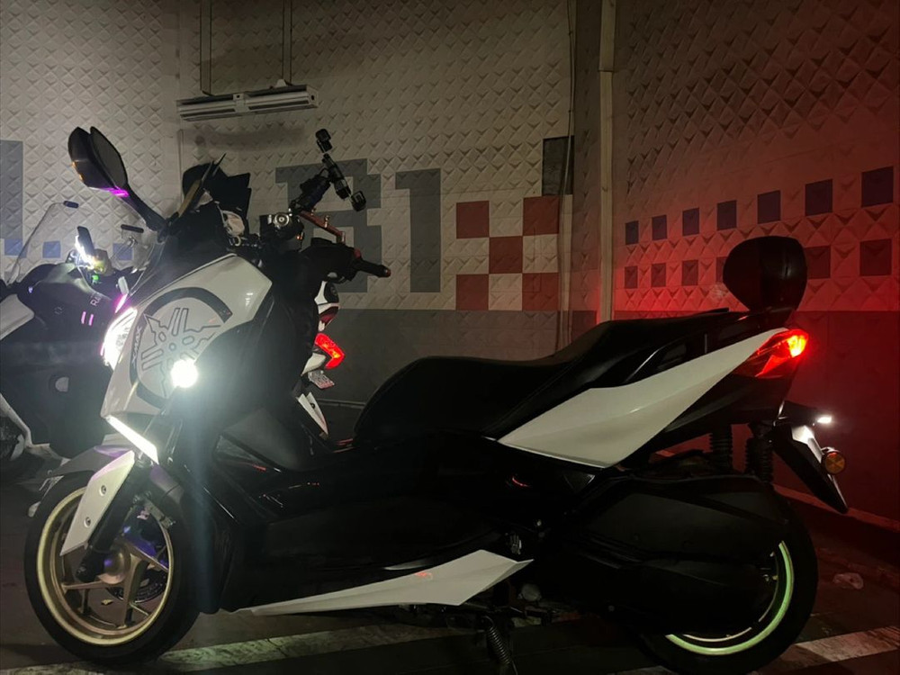 xmax300 20년식 이미지