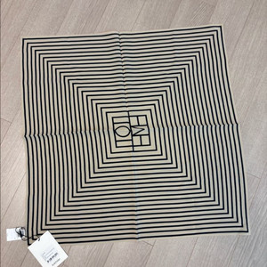 토템 모노그램 스카프