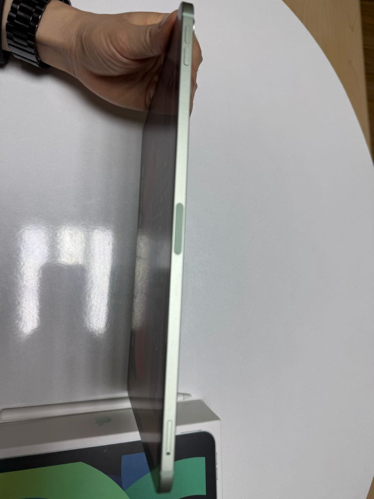 아이패드 에어 4세대 64GB 셀룰러 입니다. 그린입니다.--1