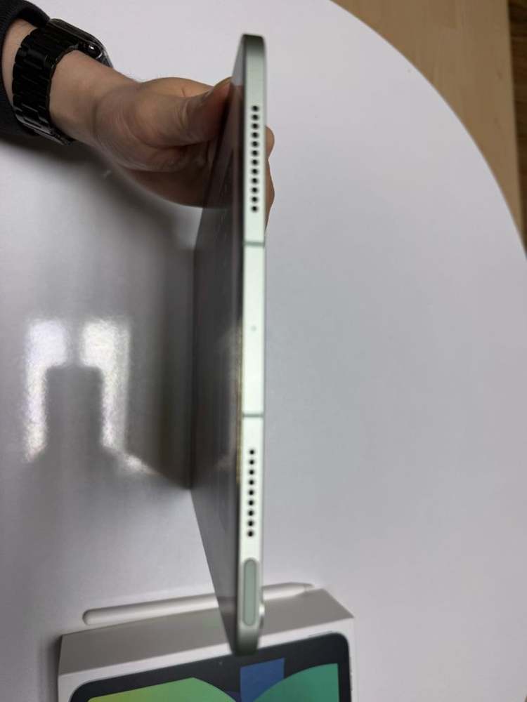 아이패드 에어 4세대 64GB 셀룰러 입니다. 그린입니다.--2