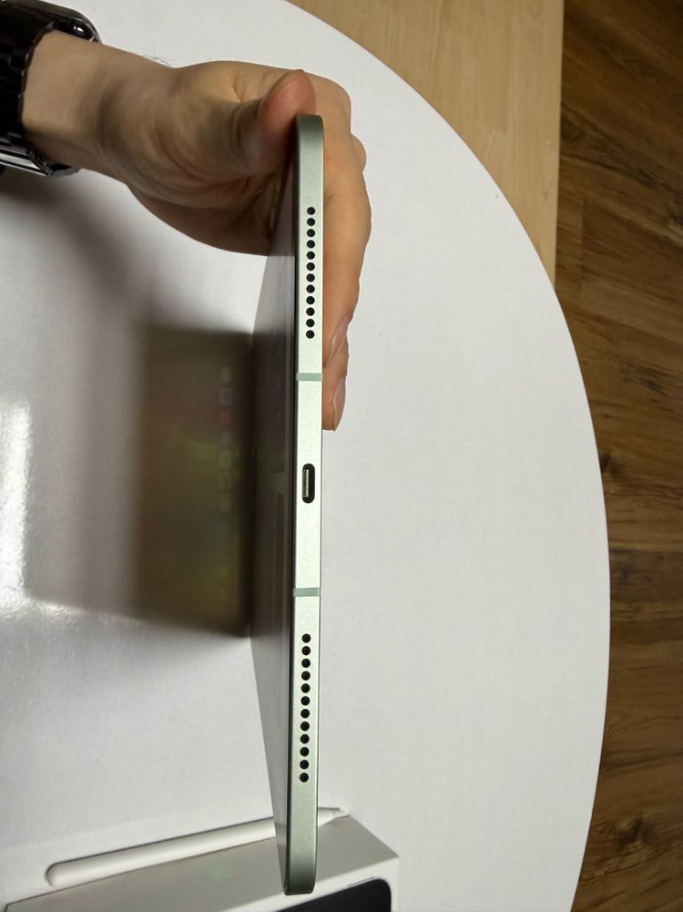 아이패드 에어 4세대 64GB 셀룰러 입니다. 그린입니다.--4