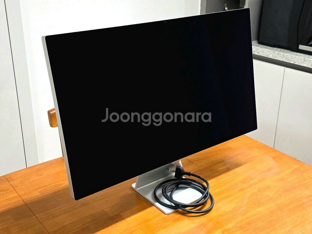 애플 스튜디오 디스플레이--1