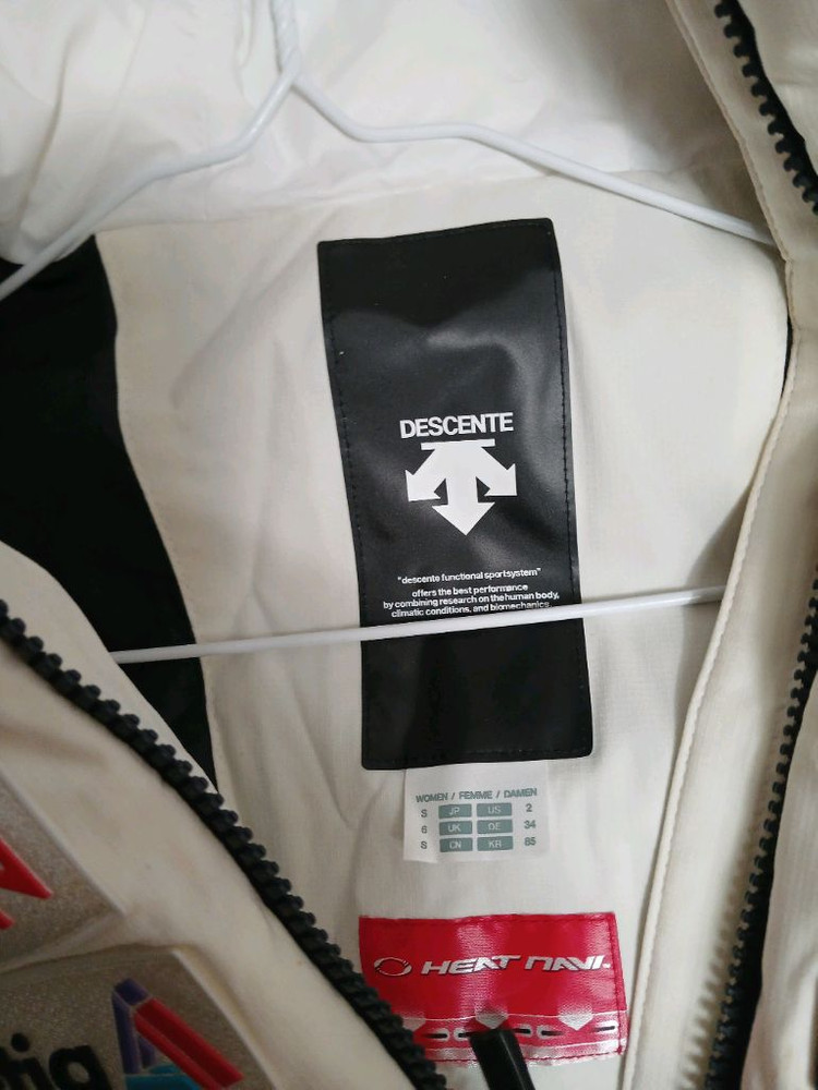 데상트 스키복 패딩조끼 다운점퍼 사이즈 85--2