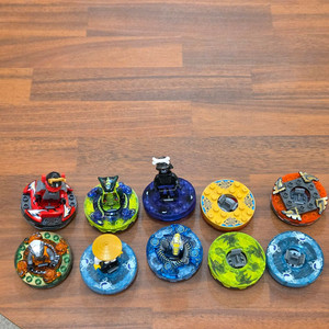 레고 닌자고 팽이와 피규어 여러개 팝니다