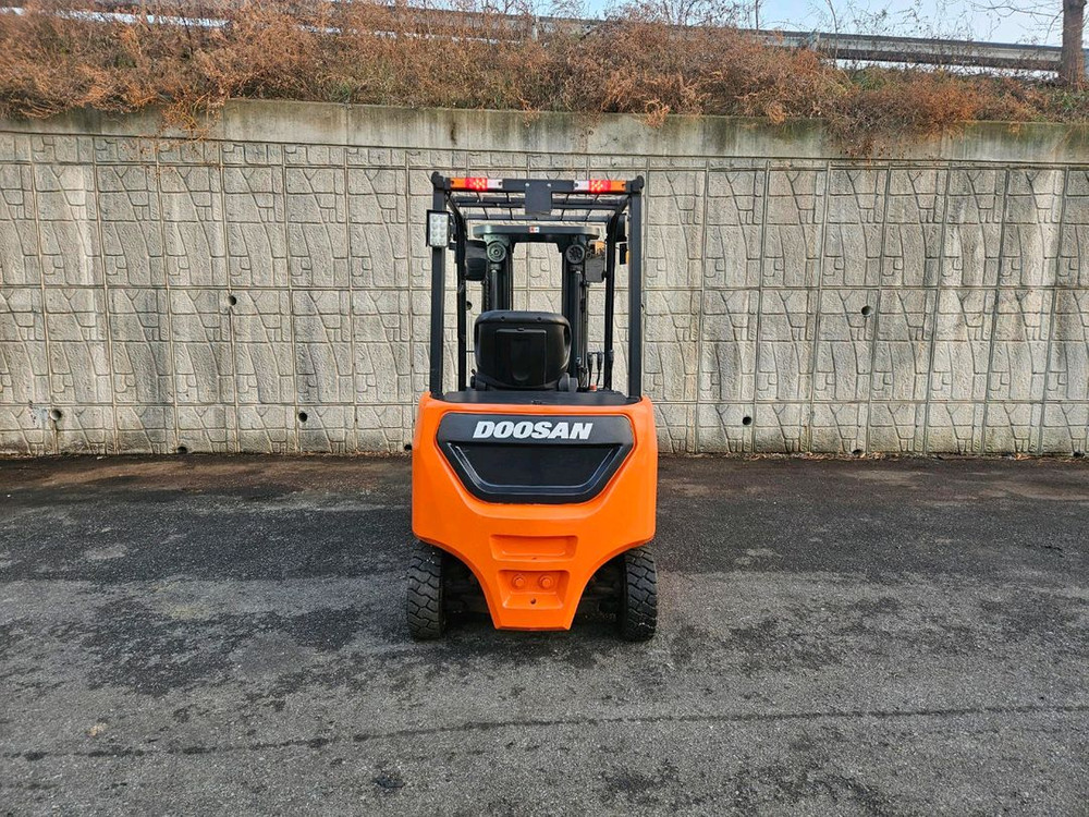 (중고지게차) 두산 B25NS 전동좌식 2.5톤 지게차 (3단, 4스플,사이드쉬프트--4