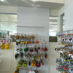 튼튼한 타공판 판매합니다(상태매우좋음)