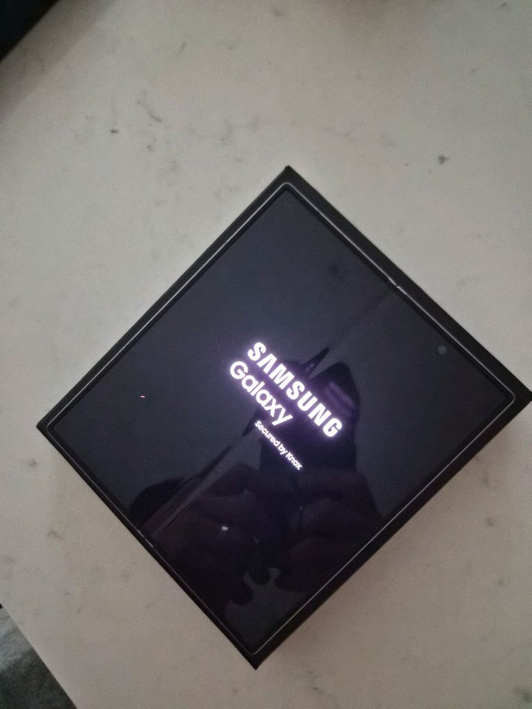 폴더블 스마트폰 256GB--5