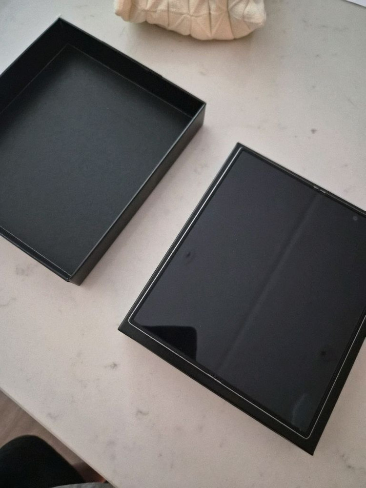 폴더블 스마트폰 256GB--6