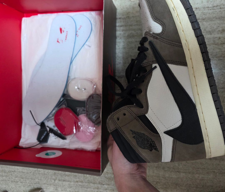 280 조던 1 x 트래비스 스캇 레트로 하이 OG 이미지