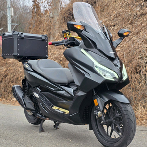 혼다 포르자350 24년식 1인신조 멧블랙 깔끔한셋팅 최저가 판매합니다.