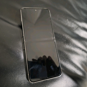 갤럭시Z플립5 256기가 크림색 판매합니다