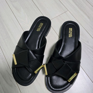 마이클코어스 슬리퍼 220 가죽 두번신음 운포