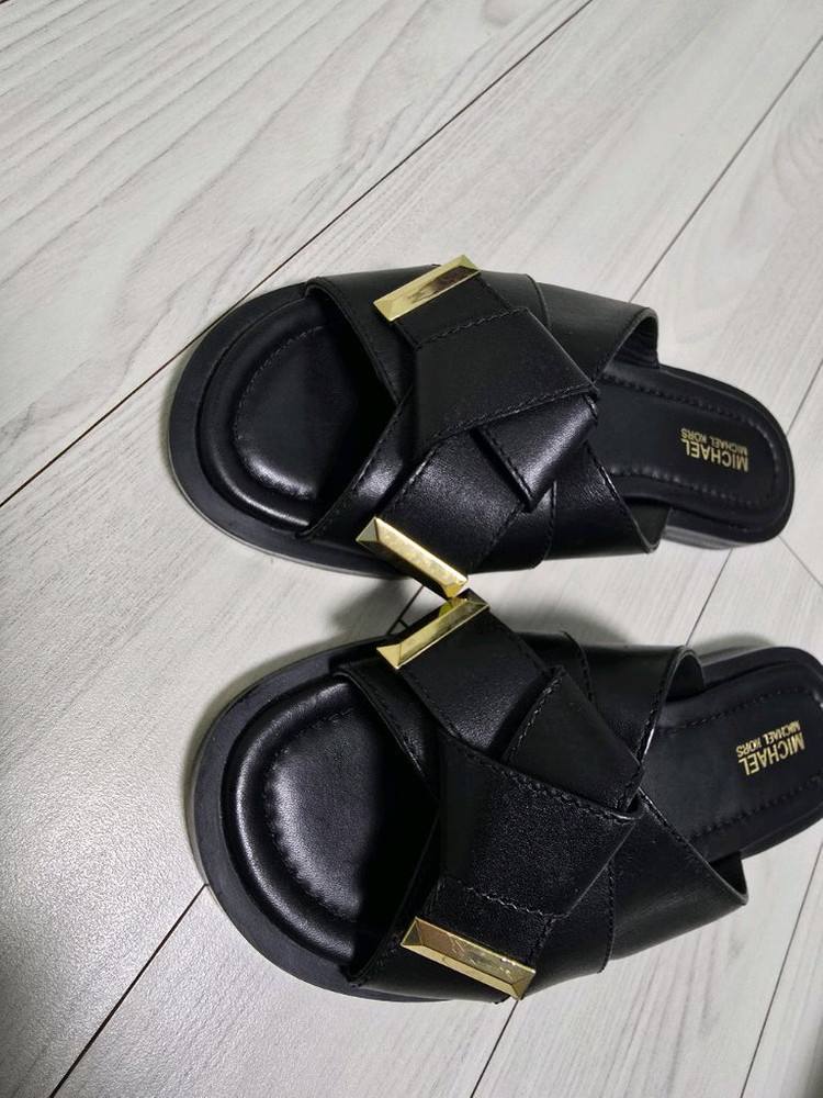 마이클코어스 슬리퍼 220 가죽 두번신음 운포--1