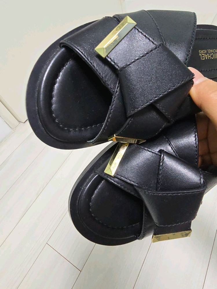 마이클코어스 슬리퍼 220 가죽 두번신음 운포--4