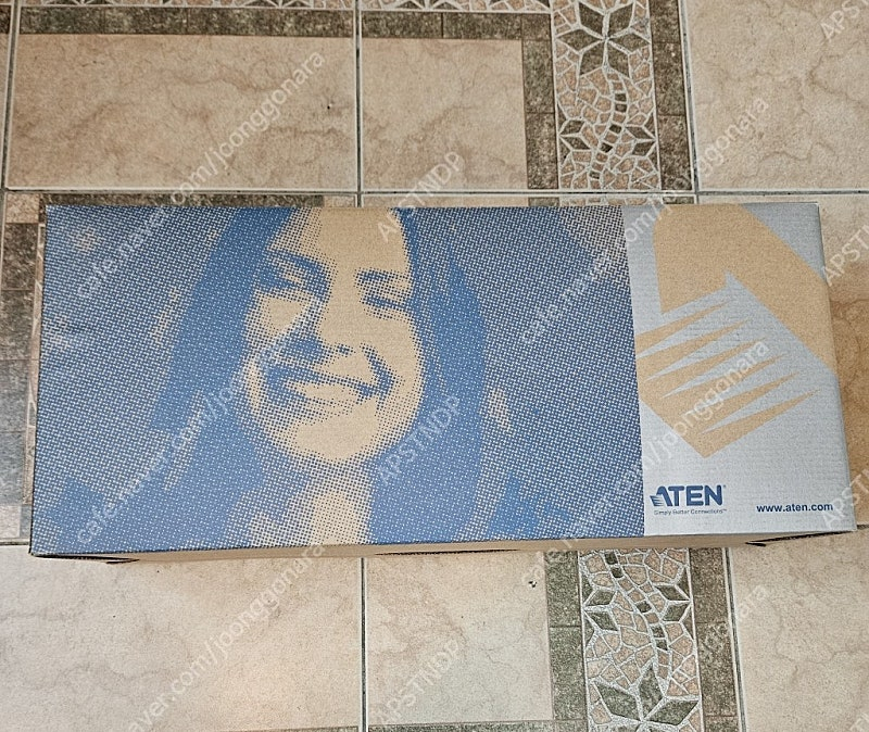 ATEN 4포트 USB HDMI 멀티 뷰 KVMP 스위치 CM1284 판매합니다.--1