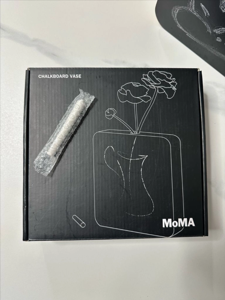 뉴욕 모마 MoMA 디자인 스토어 칠판 화병 꽃병 이미지