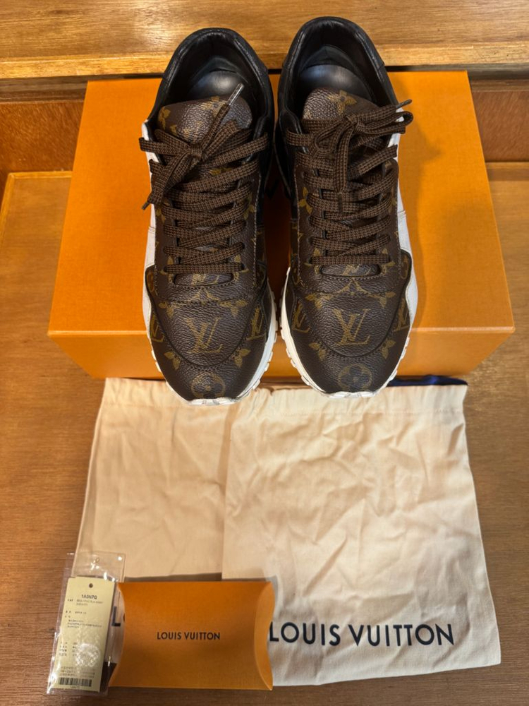 5/240)루이비통 lv모노그램 런어웨이 스니커즈 이미지