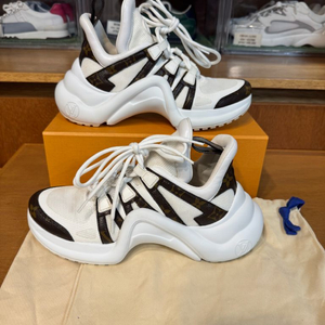 38/250)루이비통 lv모노그램 아치라이트 스니커즈