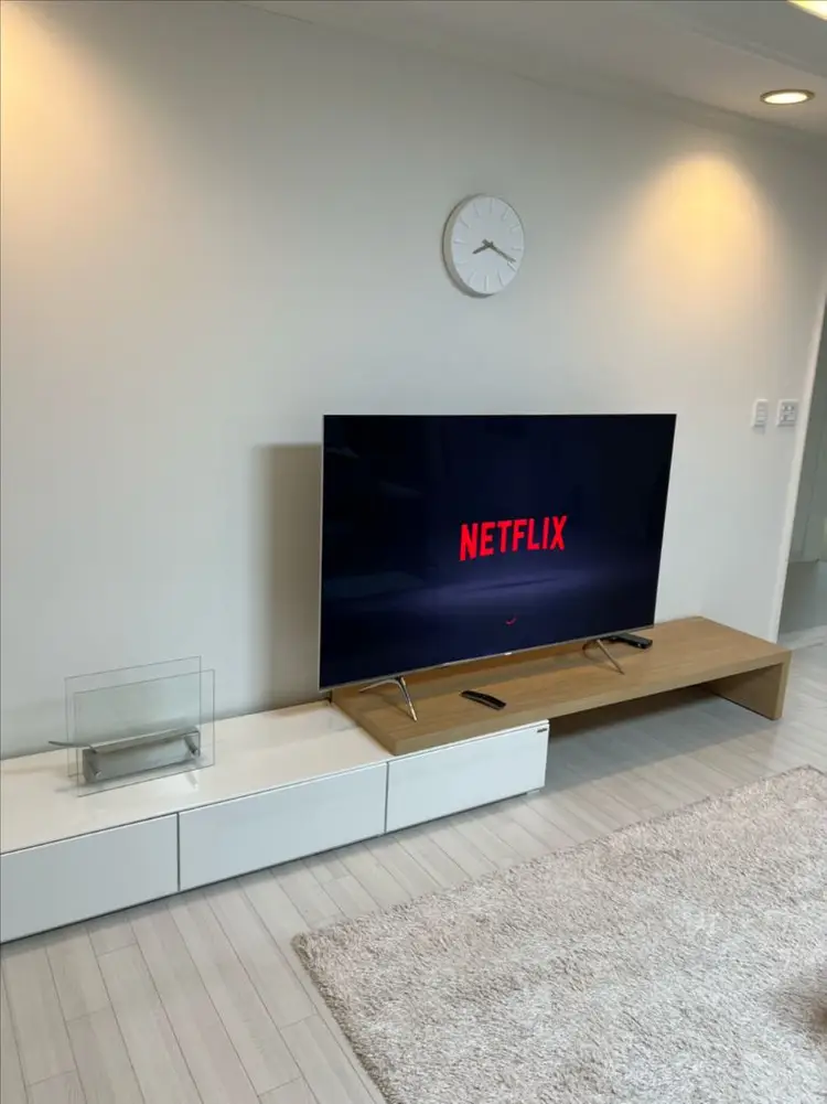4K 스마트 TV 삼성 + 티비다이 세트 티비장 이미지