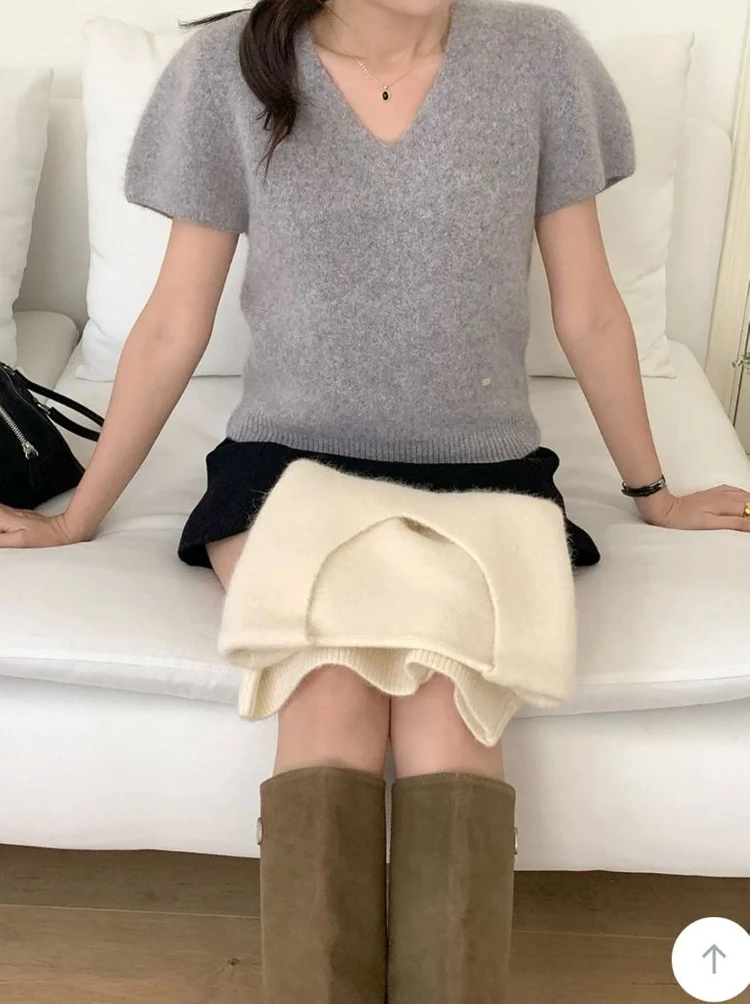 레브인 소엘리 앙고라 브이넥 반팔 니트 이미지