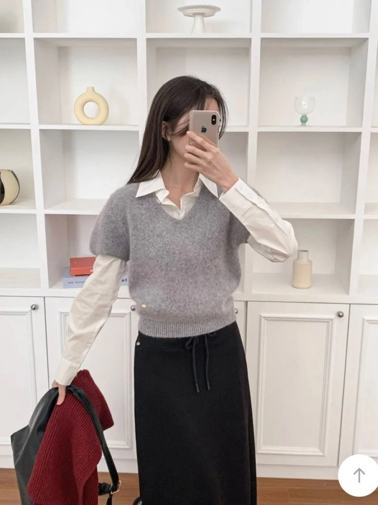 레브인 소엘리 앙고라 브이넥 반팔 니트 이미지