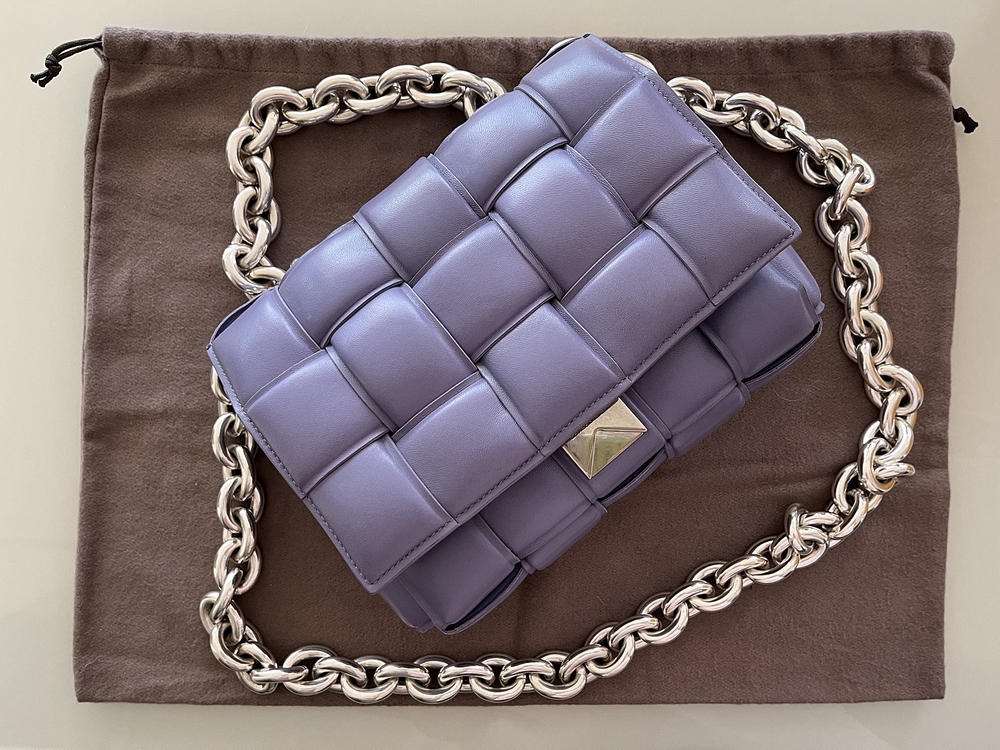 보테가베네타 체인 패딩 카세트백 네로--2