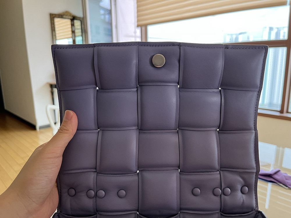 보테가베네타 체인 패딩 카세트백 네로--5