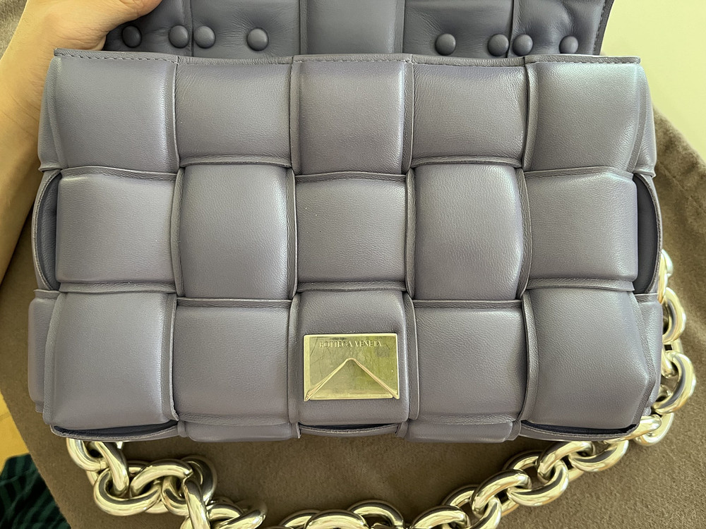 보테가베네타 체인 패딩 카세트백 네로--6