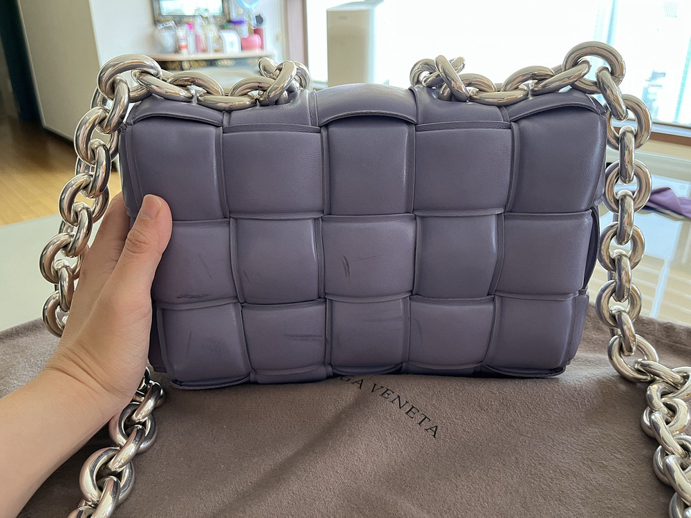 보테가베네타 체인 패딩 카세트백 네로--9