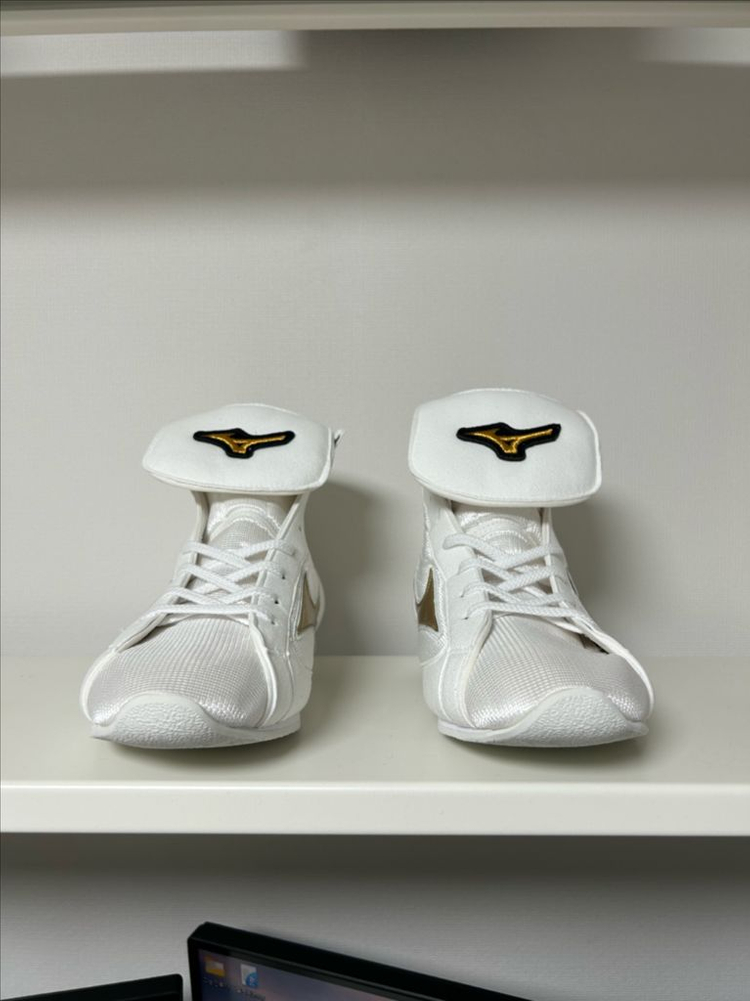 미즈노 이지 스펙트라 복싱화 265 화이트골드 팝니다 이미지